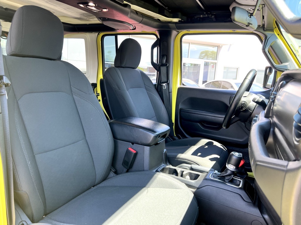 Vehicle image 27 of 30