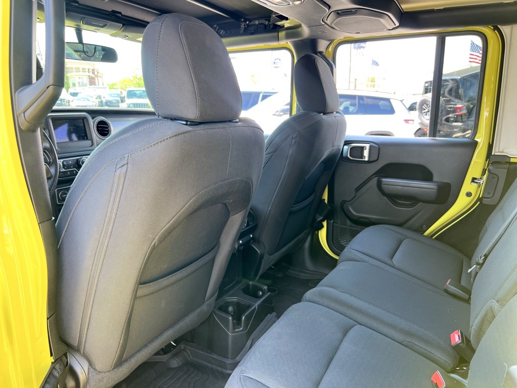Vehicle image 17 of 30