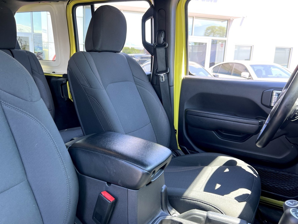 Vehicle image 28 of 30