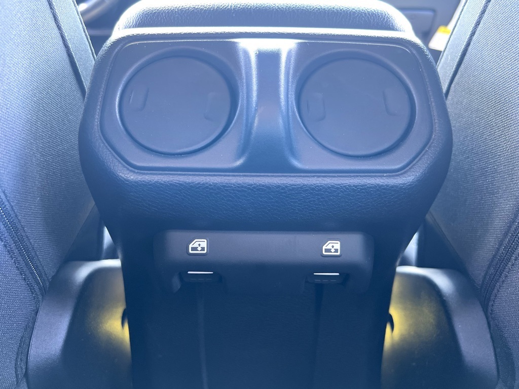 Vehicle image 23 of 30