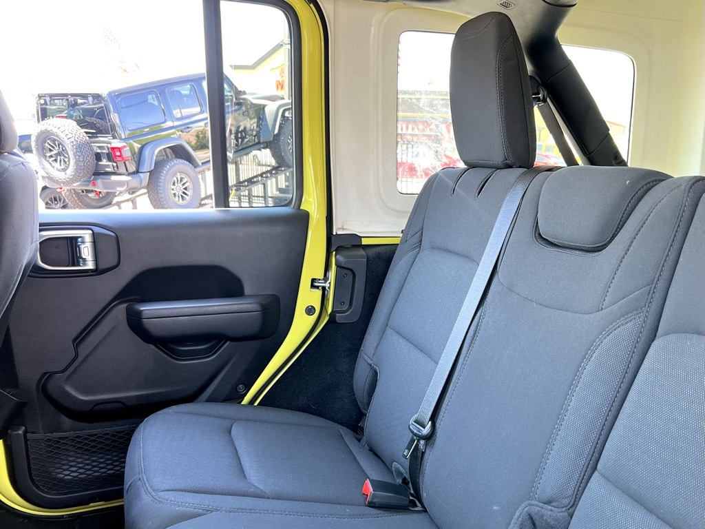 Vehicle image 22 of 30