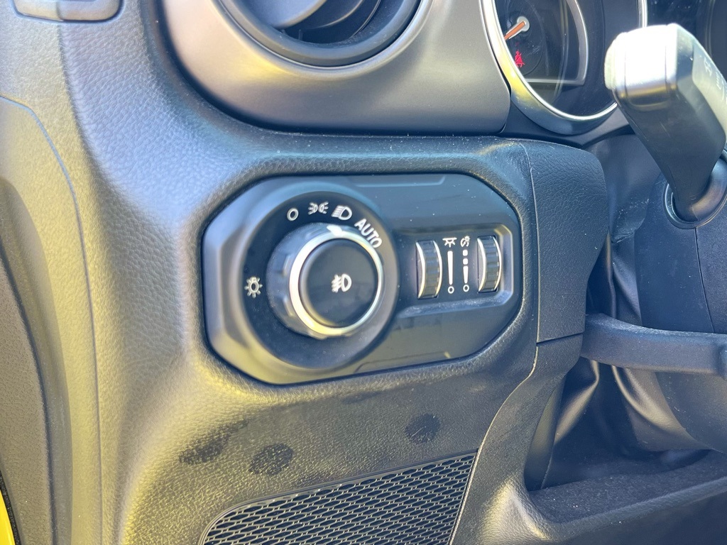Vehicle image 11 of 30