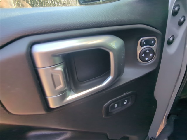 Vehicle image 16 of 34
