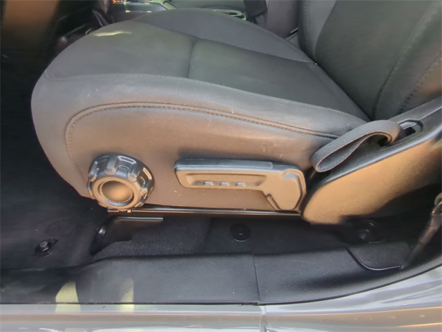 Vehicle image 15 of 34