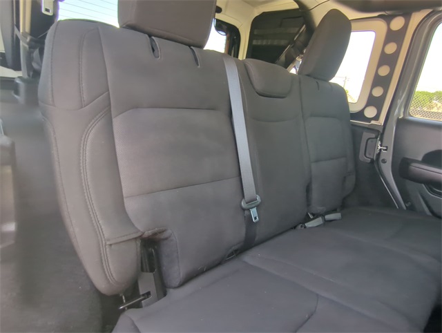 Vehicle image 26 of 34