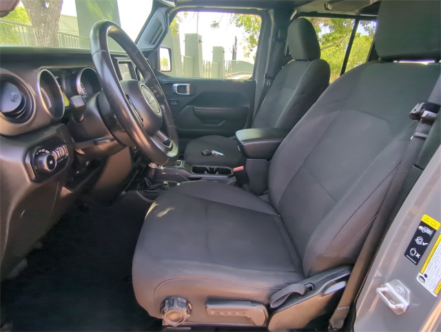 Vehicle image 14 of 34