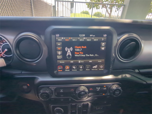 Vehicle image 18 of 34