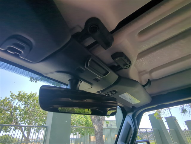 Vehicle image 19 of 34