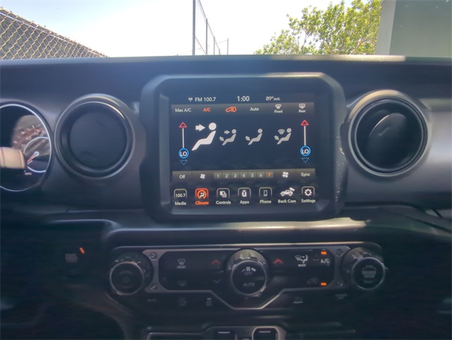 Vehicle image 20 of 34
