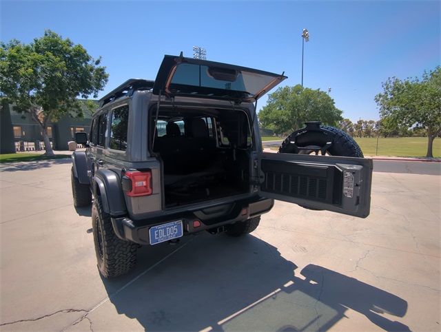 Vehicle image 28 of 34