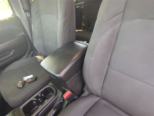 Vehicle image 17 of 34