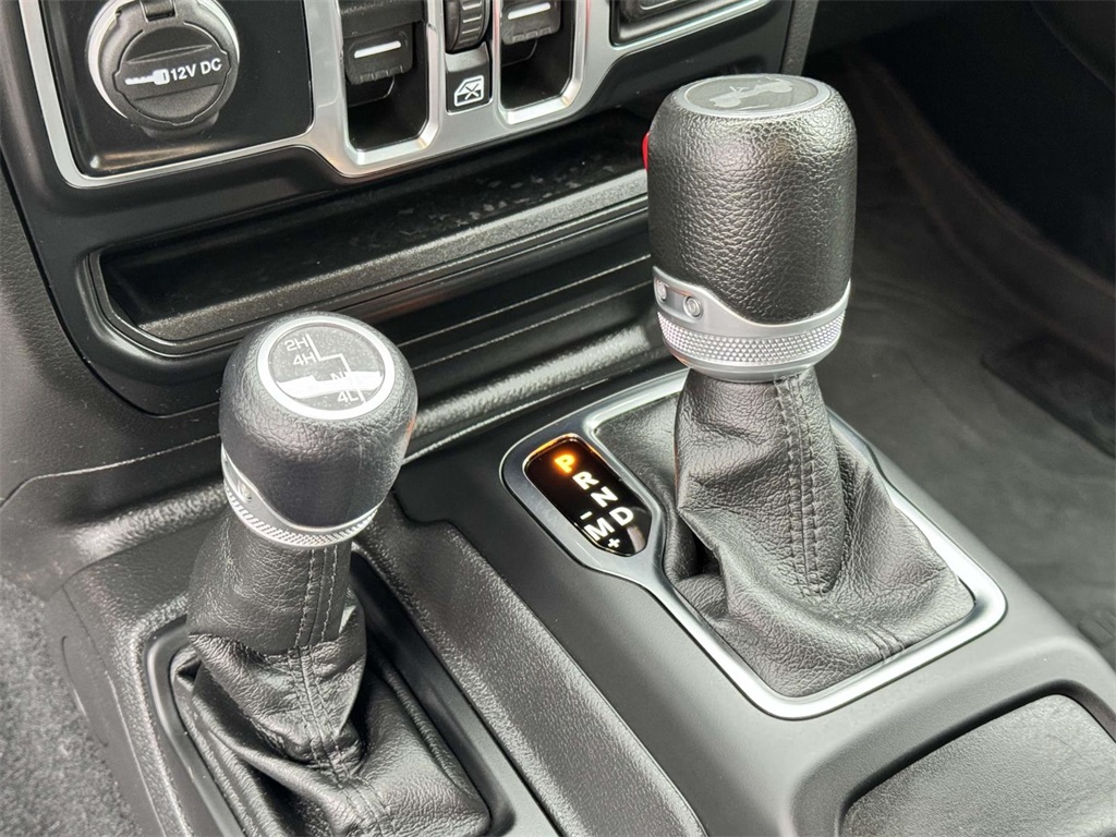 Vehicle image 19 of 30