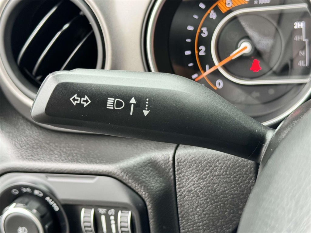 Vehicle image 27 of 30