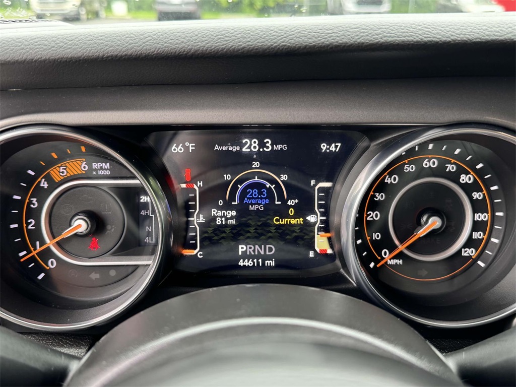 Vehicle image 14 of 30