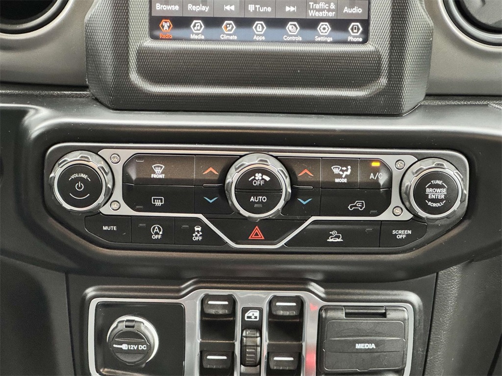 Vehicle image 18 of 30