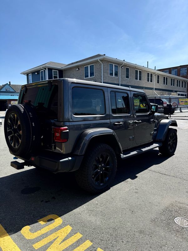 Vehicle image 4 of 14