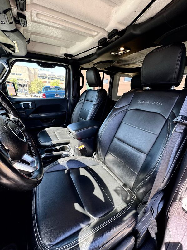 Vehicle image 12 of 14