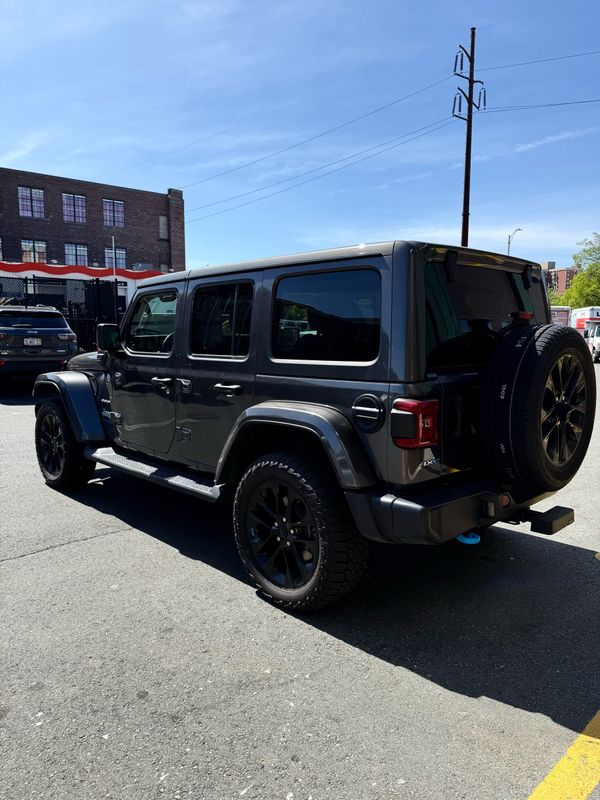 Vehicle image 6 of 14
