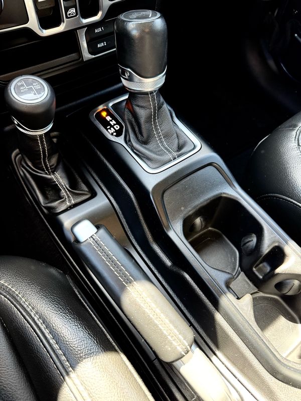 Vehicle image 10 of 14