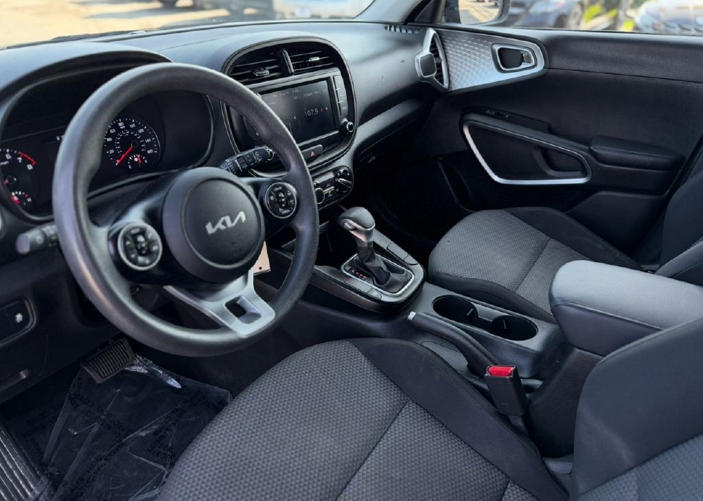 Vehicle image 7 of 16
