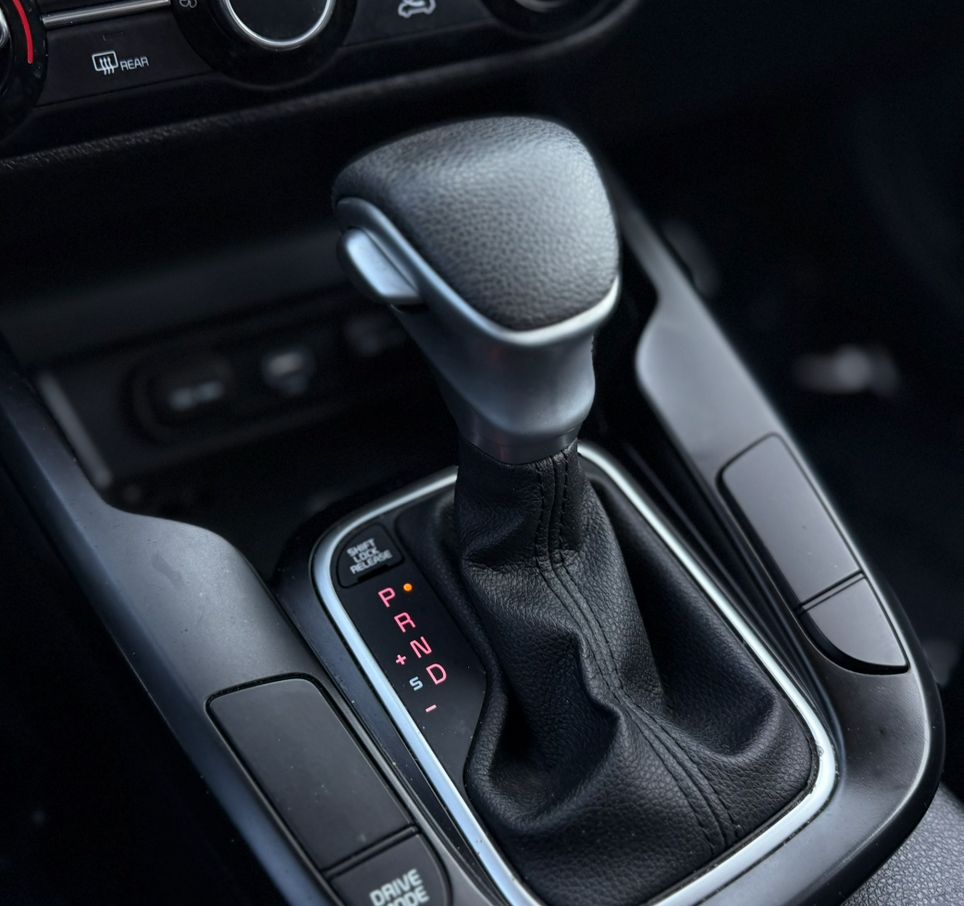 Vehicle image 14 of 16