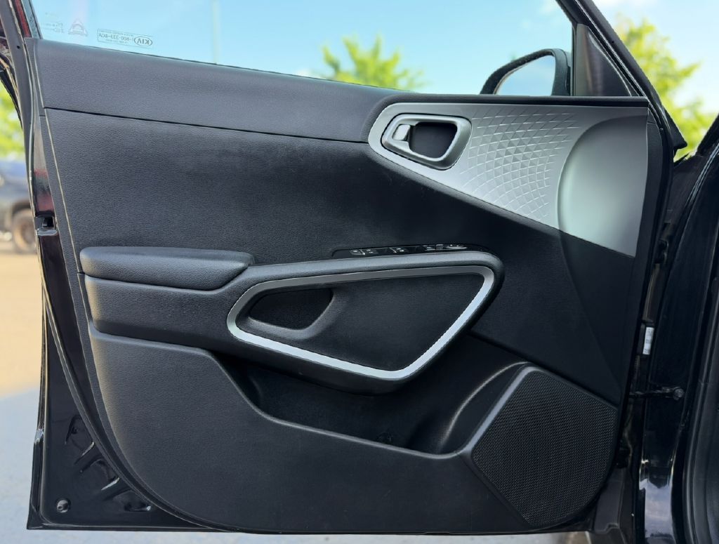 Vehicle image 6 of 16