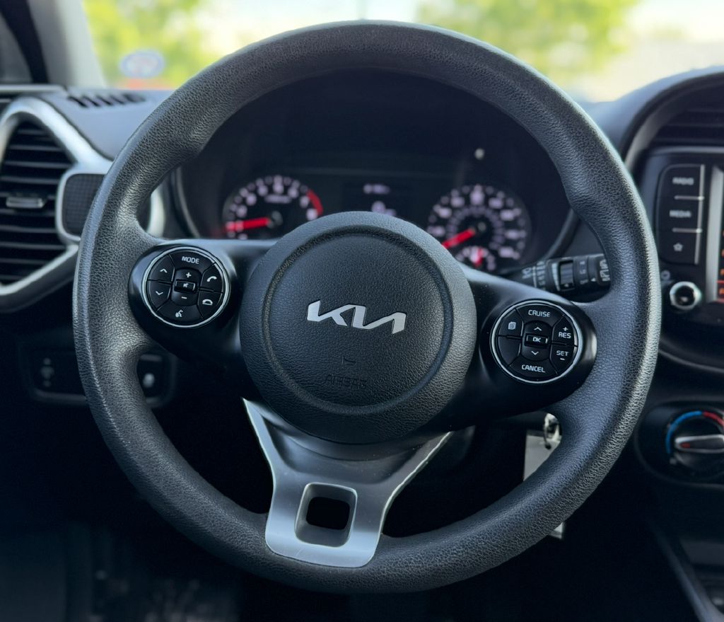 Vehicle image 10 of 16