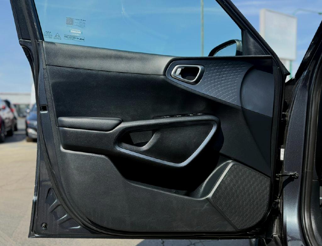 Vehicle image 8 of 19