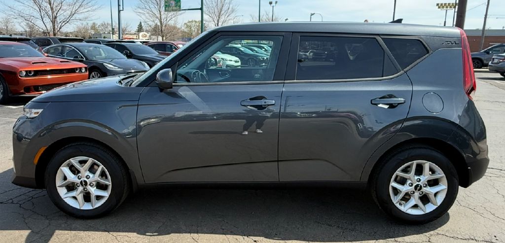 Vehicle image 4 of 19
