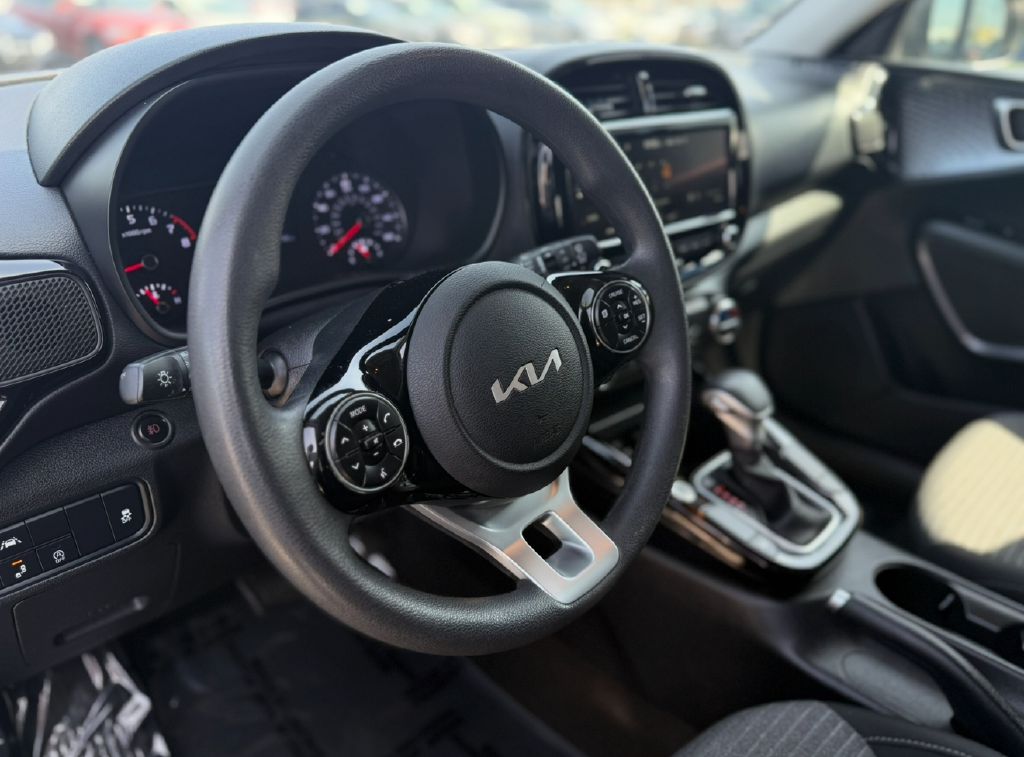 Vehicle image 7 of 19