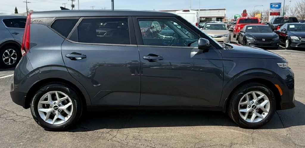 Vehicle image 2 of 19