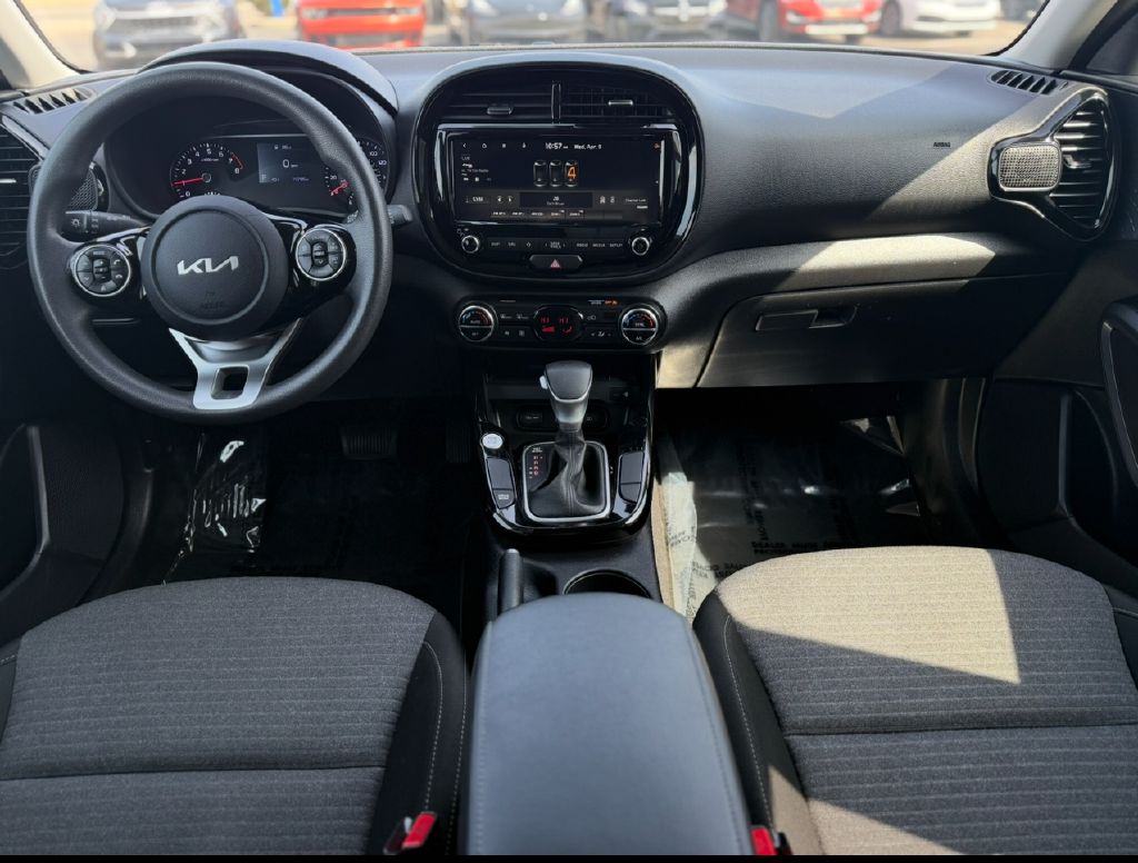 Vehicle image 9 of 19