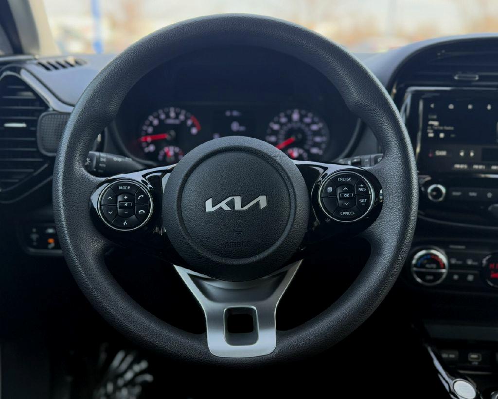 Vehicle image 11 of 19
