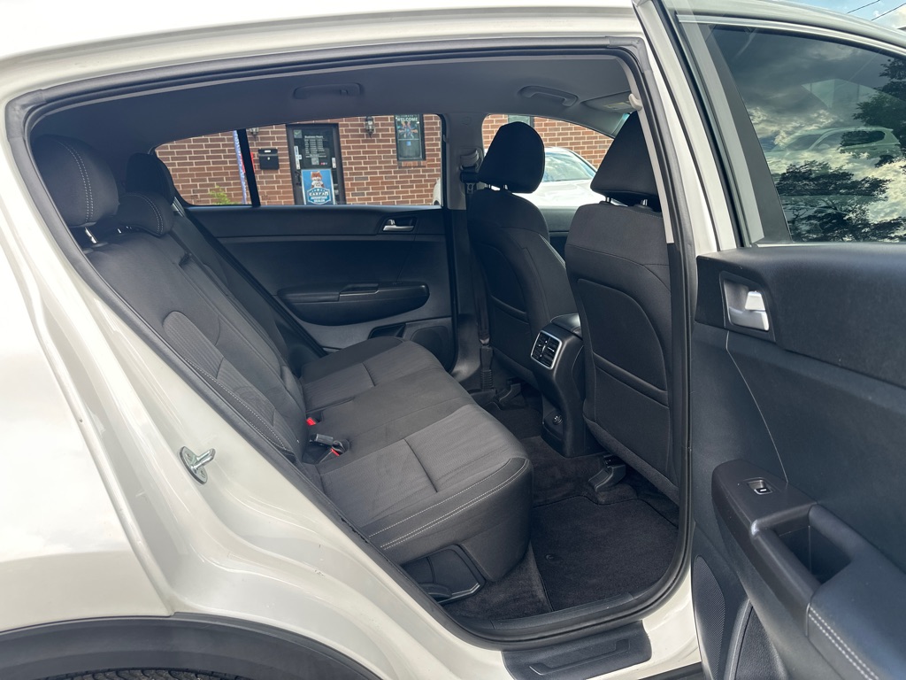 Vehicle image 16 of 40