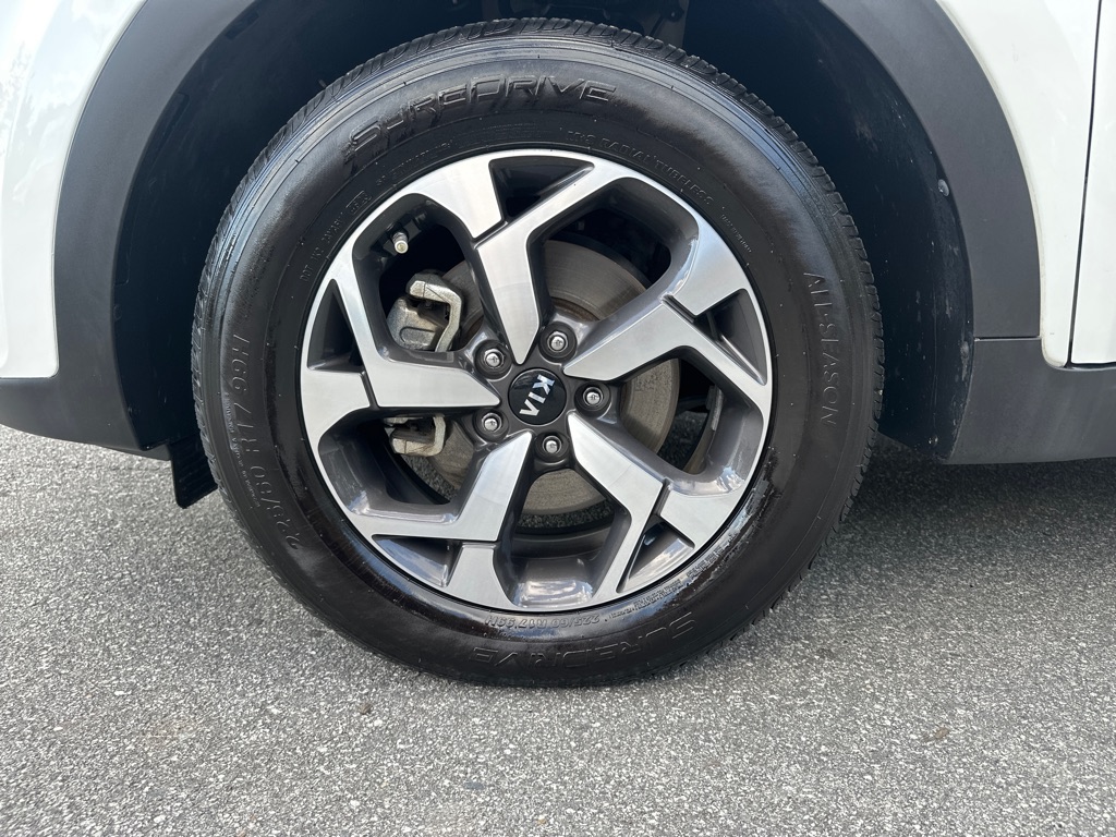 Vehicle image 36 of 40