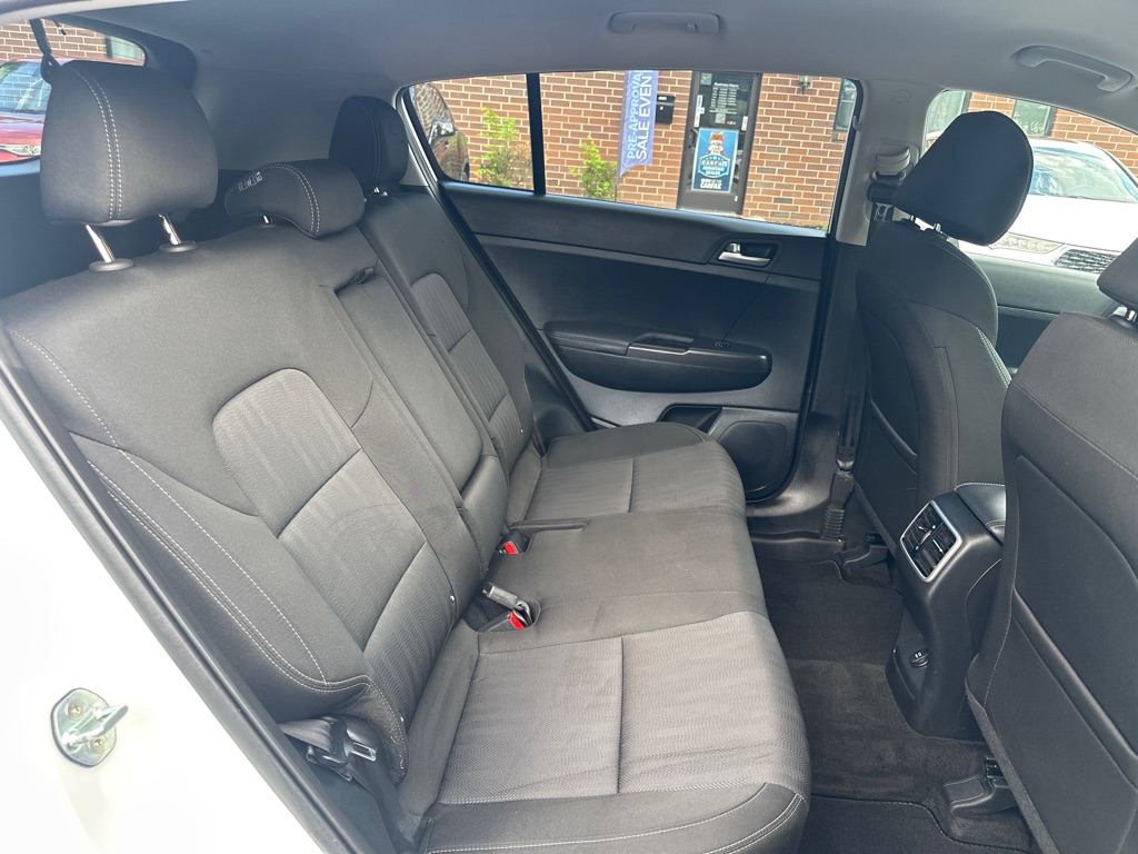 Vehicle image 17 of 40