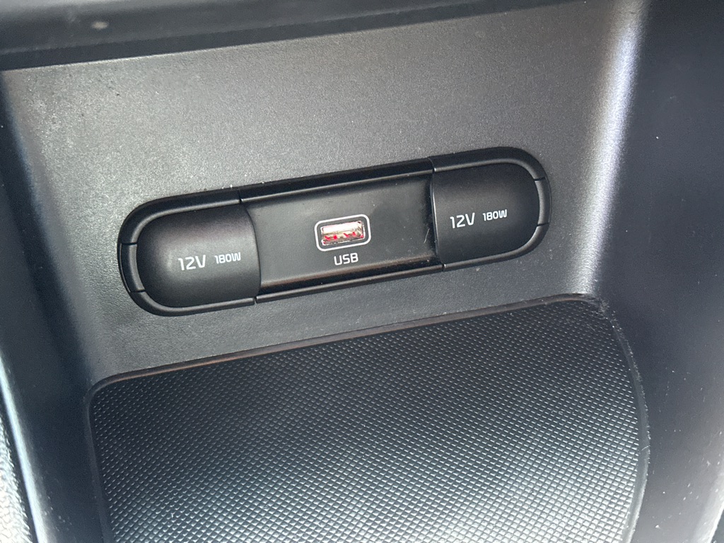 Vehicle image 33 of 40