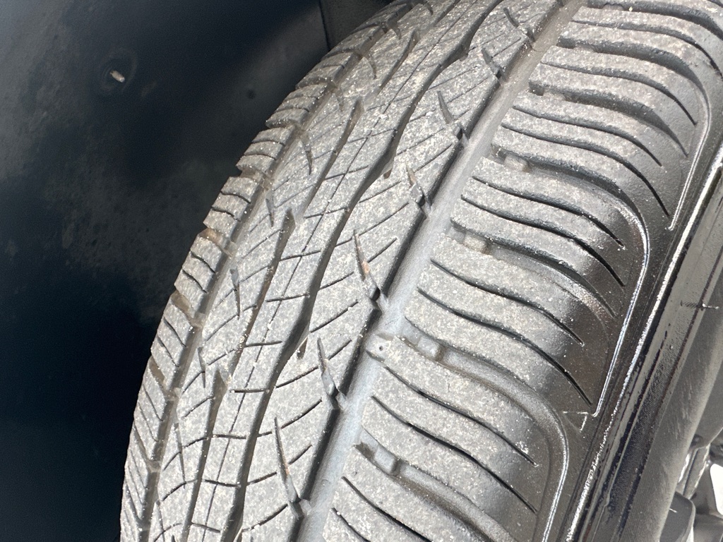 Vehicle image 37 of 40