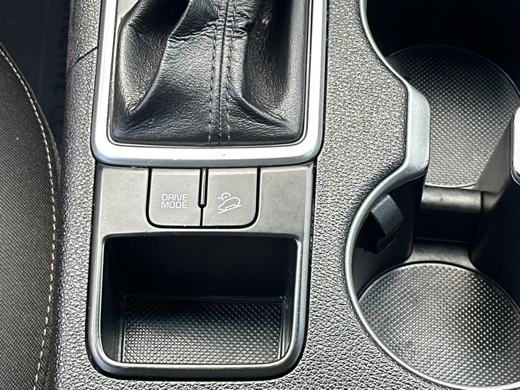 Vehicle image 28 of 40