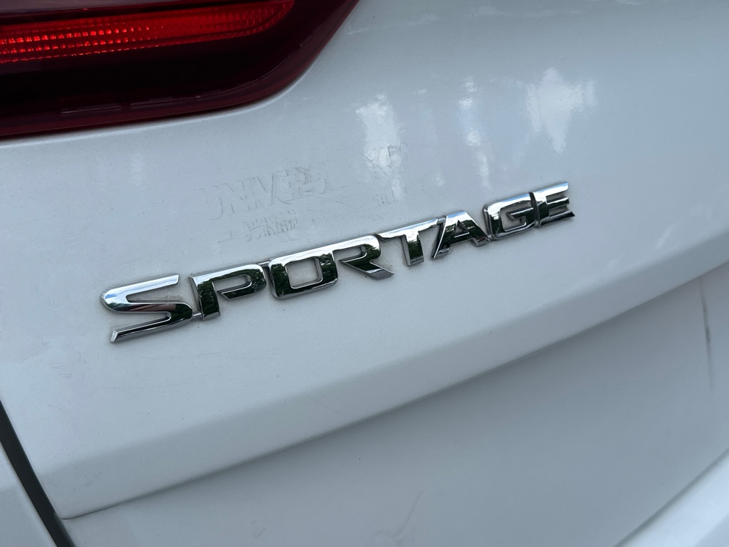 Vehicle image 38 of 40