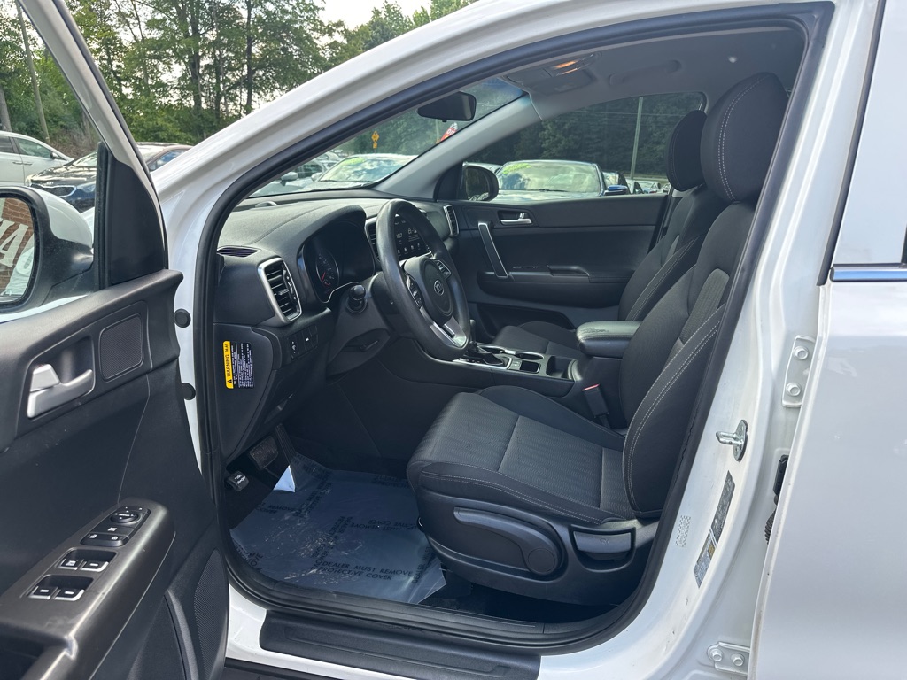 Vehicle image 10 of 40