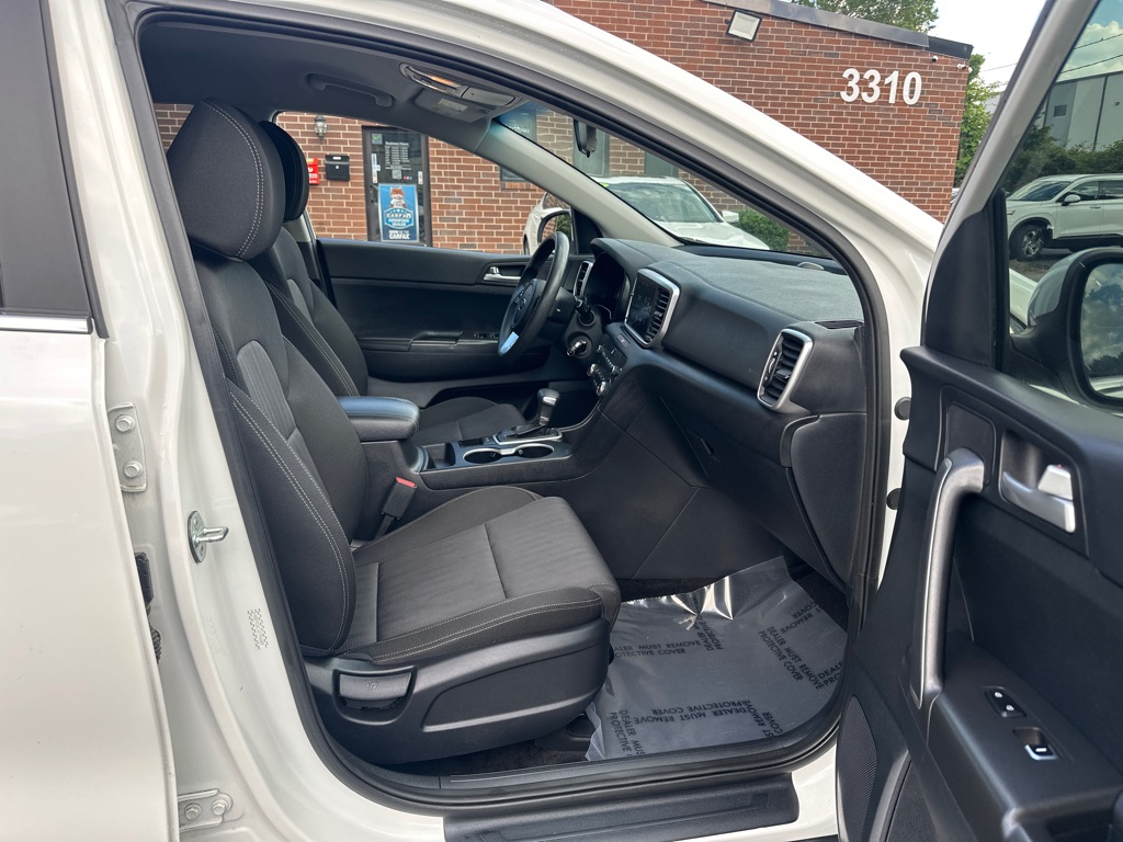 Vehicle image 19 of 40