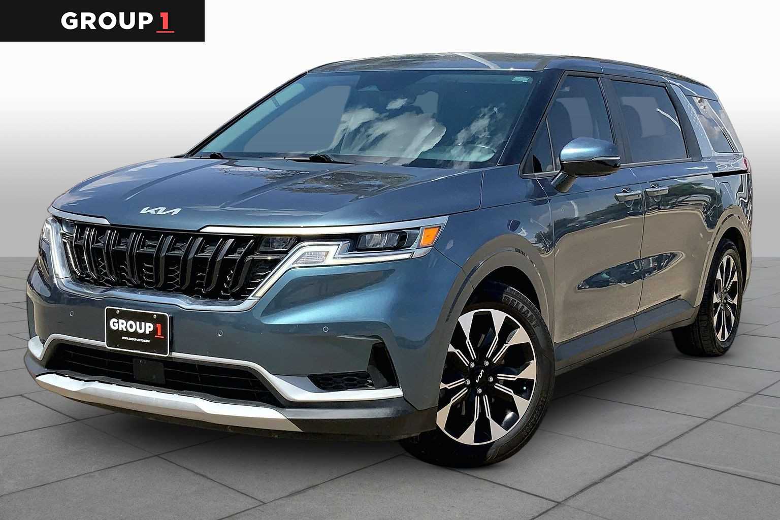2022 Kia Carnival EX Image 1 of 37