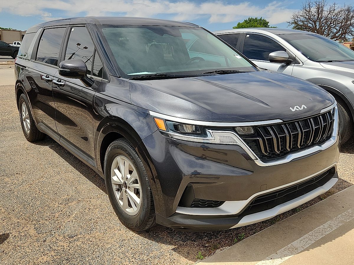 2022 Kia Carnival LX Image 2 of 12