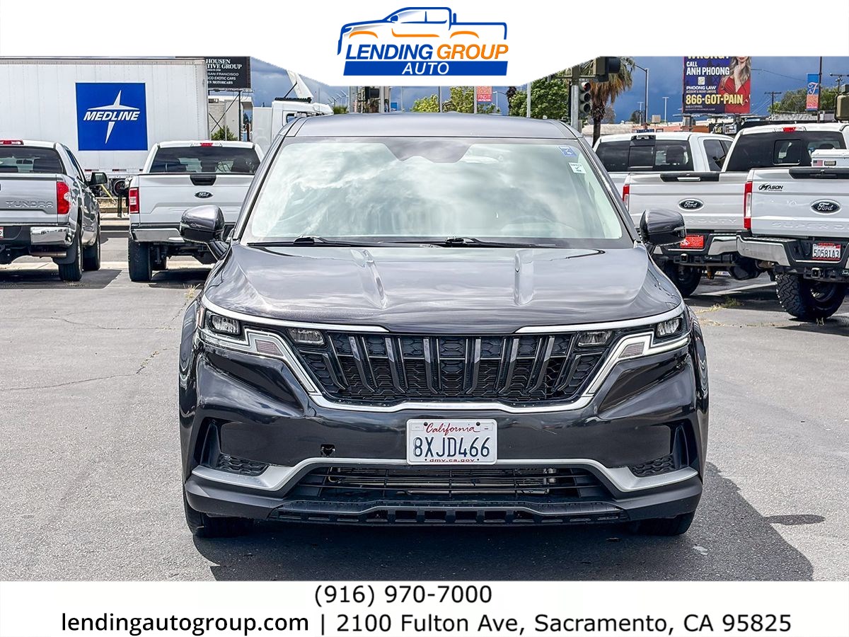 2022 Kia Carnival LXS Image 2 of 25