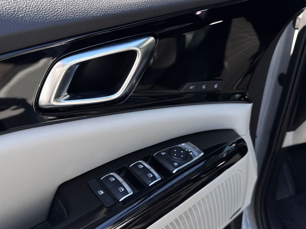 Vehicle image 19 of 36