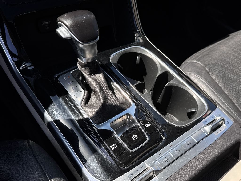 Vehicle image 25 of 36