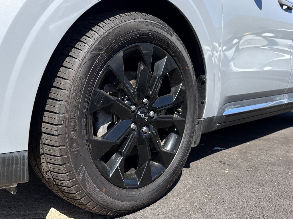 Vehicle image 17 of 36