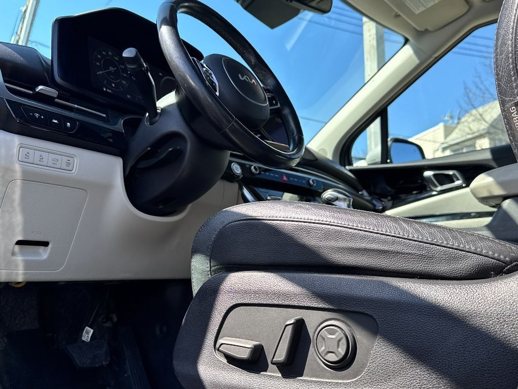 Vehicle image 20 of 36