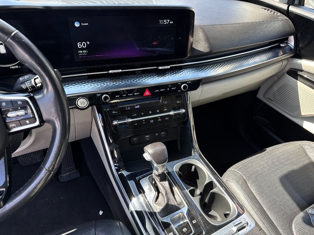 Vehicle image 24 of 36